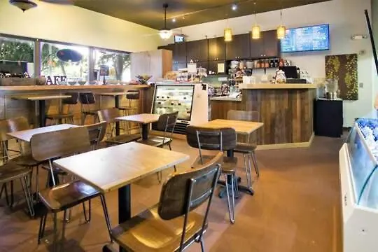 Comfy Suite With Full Kitchen, Dining For 4 & Flexible Sleeping Options 檀香山