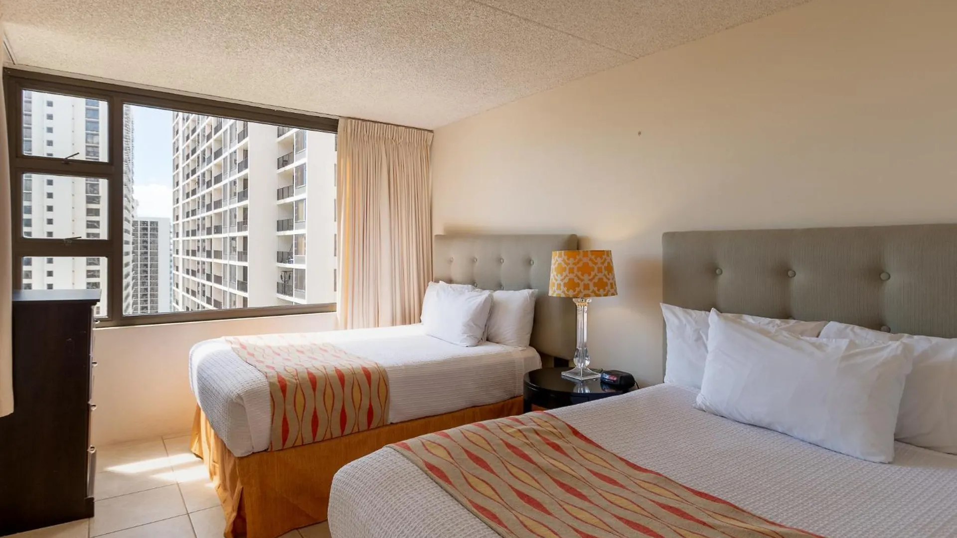 Comfy Suite With Full Kitchen, Dining For 4 & Flexible Sleeping Options 檀香山