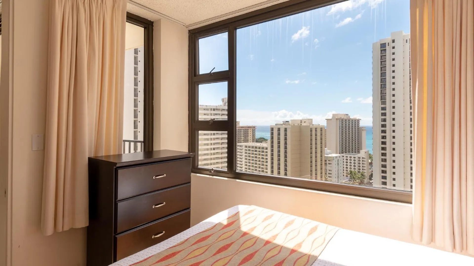 Comfy Suite With Full Kitchen, Dining For 4 & Flexible Sleeping Options 檀香山 美国
