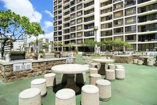 Comfy Suite With Full Kitchen, Dining For 4 & Flexible Sleeping Options Honolulu